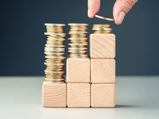 Hand add a few coins at the top of the final level built by wood