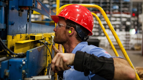 Mann-Helm-Fabrik-4395770-PB-jotoler