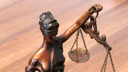 Iustitia-2722004-PB-SPOTSOFLIGHT