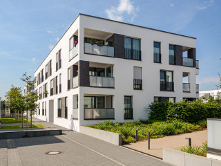 Moderne Neubau Immobilien, Mehrfamilienhäuser in neuer Wohnanla