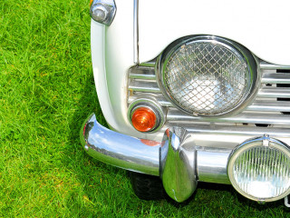 Oldtimer-Gras-56391247-DP-lucianmilasan