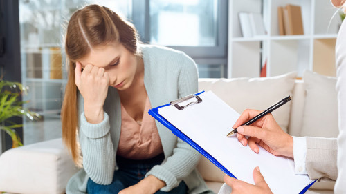 Patientin-Therapeutin-166762260-DP-IgorVetushko