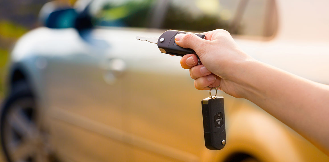 Auto-Hand-Schuessel-34322599-DP-REDPIXEL