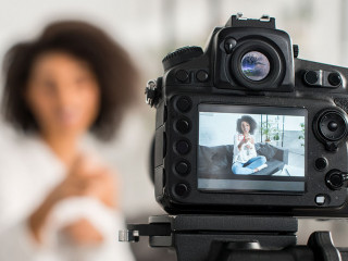 Kamera-Influencerin-333847918-DP-AndrewLozovyi