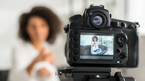 Kamera-Influencerin-333847918-DP-AndrewLozovyi