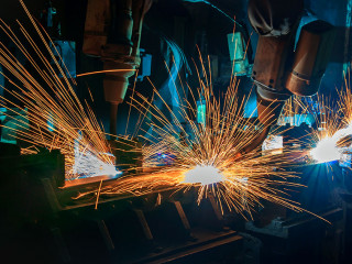 Schweißroboter-193953532-DP-Industrial-easy