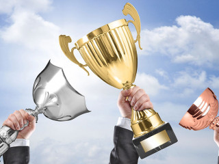 Anzugtraeger-Pokale-55730617-AS-chones