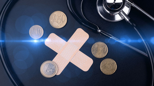 Stethoskop mit Geld und einem Pflaster