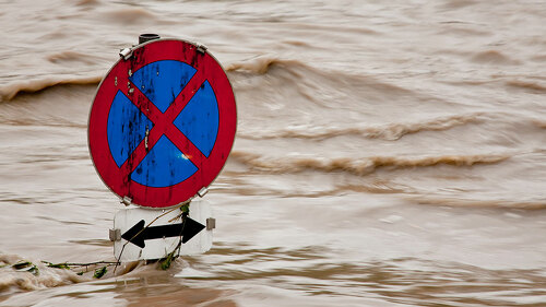 Überflutung bei Hochwasser nach Regen