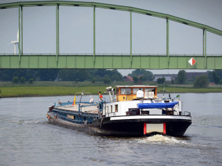 Binnenschiff-1421543-PB-bernswaelz