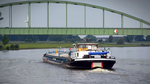 Binnenschiff-1421543-PB-bernswaelz