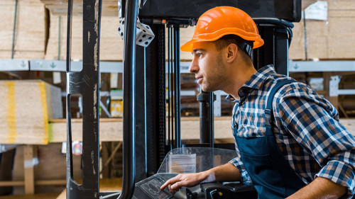 Gabelstaplerfahrer-254755806-DP-VitalikRadko