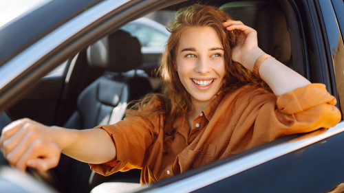 Frau-Auto-Laecheln-676486702-DP-xerox123-mail-ua