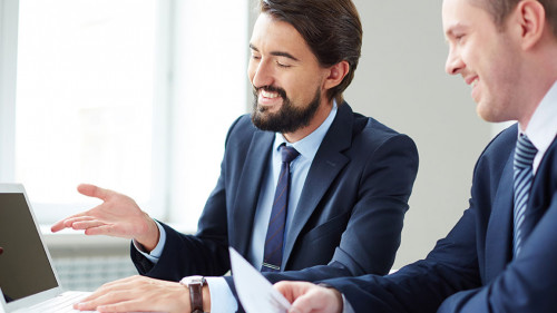 Anzugtraeger-Beratungsgespraech-59961821-DP-pressmaster