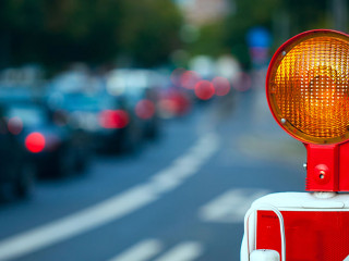 Stau-Verkehrsschild-53182683-DP-okanakdeniz