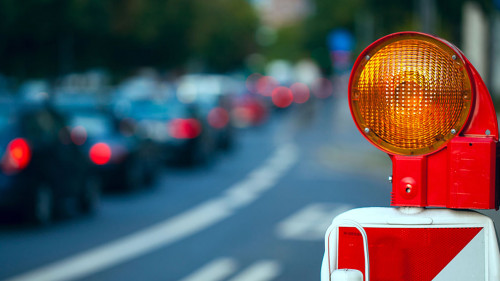 Stau-Verkehrsschild-53182683-DP-okanakdeniz