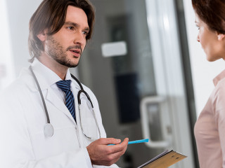 Arzt-Patientin-245890634-DP-AllaSerebrina