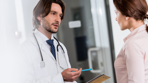 Arzt-Patientin-245890634-DP-AllaSerebrina