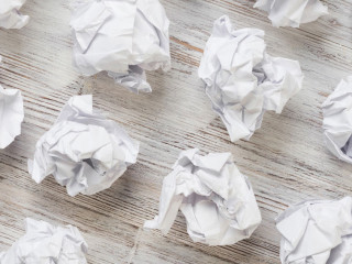 Papier-zerknuellt-155953036-DP-Khakimullin