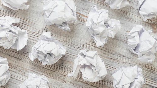 Papier-zerknuellt-155953036-DP-Khakimullin