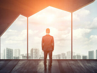 Anzugtraeger-Sonnenaufgang-129988198-DP-gearstd