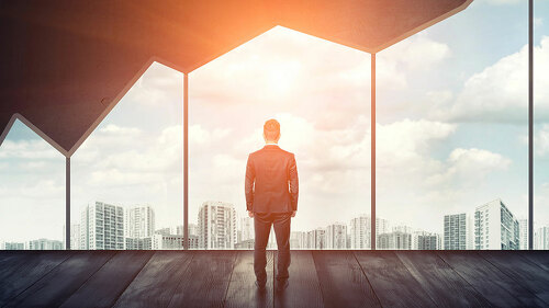 Anzugtraeger-Sonnenaufgang-129988198-DP-gearstd