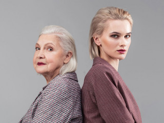 Großmutter-Enkeltochter-250436740-DP-yacobchuk1