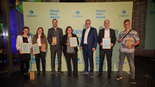 Zurich Deutschland CEO Dr. Carsten Schildknecht gemeinsam mit den Planet Hero Award 2024 Gewinnerinnen und Gewinnern