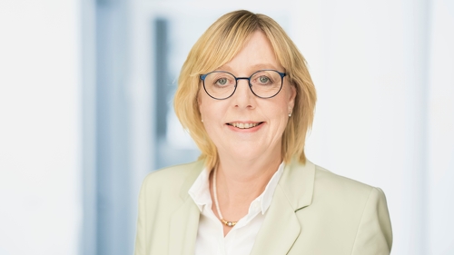 Ulrike Elsner, Vorstandsvorsitzende des Verbands der Ersatzkassen (vdek), warnt vor sprunghaften Beitragssatz-Anhebungen.