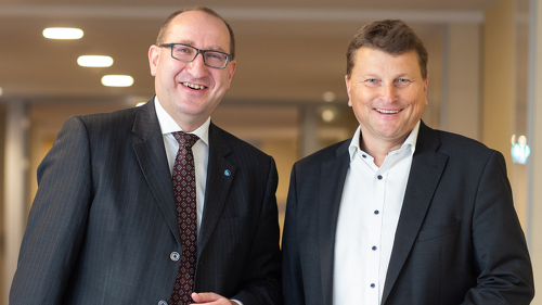 Dr. Guido Bader, Vorstandsvorsitzender der Stuttgarter (links), und Dr. Ulrich Mitzlaff, Vorstandsvorsitzender der SDK (rechts)