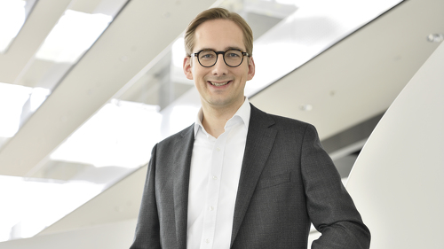 Dr. Christian Hermelingmeier, Finanzvorstand der HDI Global SE, übernimmt zum 1. April 2025 die Rolle des CFO bei der Hannover Rück SE.