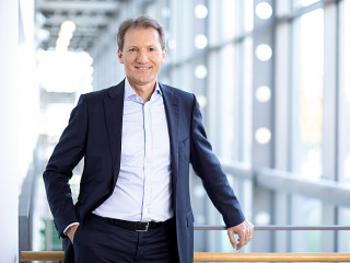 Jean-Jacques Henchoz, derzeit Vorstandsvorsitzender der Hannover Rück, verlässt das Unternehmen zum 31. März 2025 auf eigenen Wunsch.