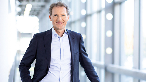 Jean-Jacques Henchoz, derzeit Vorstandsvorsitzender der Hannover Rück, verlässt das Unternehmen zum 31. März 2025 auf eigenen Wunsch.