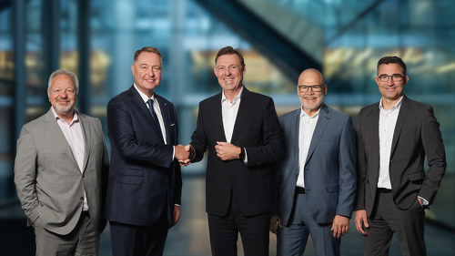 (v.l.n.r.) Patric Fedlmeier (Vorstandsmitglied Provinzial), Prof. Dr. Frank Walthes (Vorstandsvorsitzender Versicherungskammer), Dr. Wolfgang Breuer (Vorstandsvorsitzender Provinzial), Dr. Stephan Spieleder (Vorstandsmitglied Versicherungskammer), Dr. Rainer Sommer (Vorstandsmitglied Provinzial)