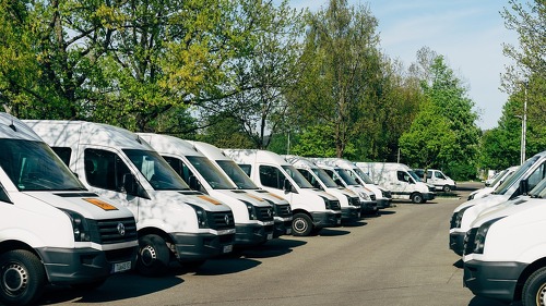 rhion.digital hat sein Produktportfolio erweitert und bietet ab sofort einen eigenen Kfz-Tarif für Gewerbebetriebe an.