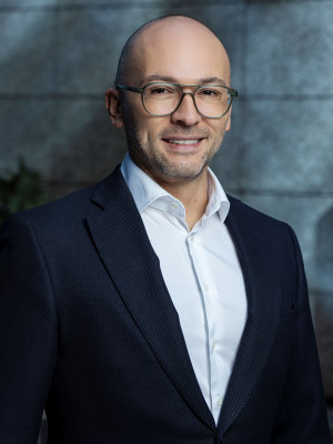 Kayum Guerrero übernimmt Vertriebsressort bei Axa Deutschland.