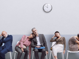 Aktuell müssen gesetzlich Versicherte oft deutlich länger auf Facharzttermine warten als Privatpatienten.