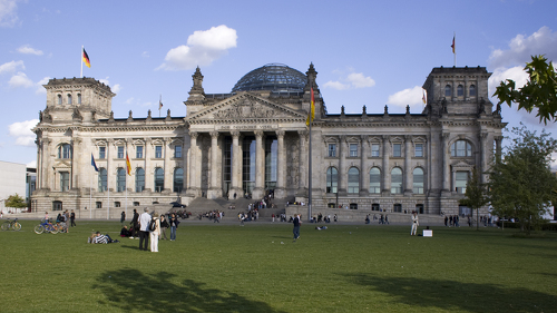Die Auflösung des Bundestags ist ein selten genutztes Instrument in der deutschen Politik und wird nur in Ausnahmefällen eingesetzt.