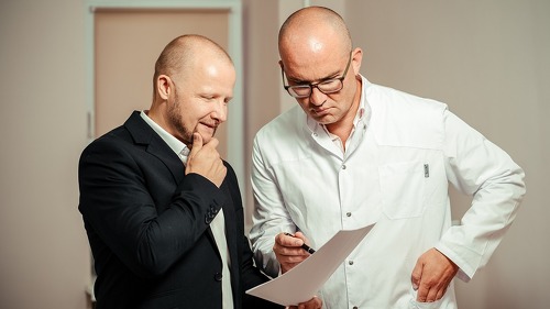 Selbstständige können binnen von fünf Jahren nach dem Jahr der Existenzgründung die Pflichtversicherung in der Rentenkasse beantragen.