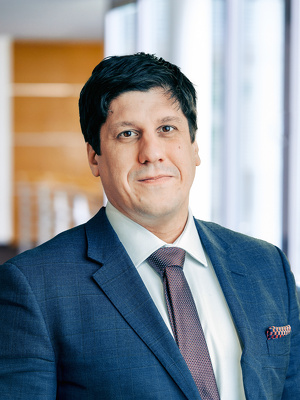 Dr. Sascha Kolaric ist Director M&A and Transaction Solutions bei der Aon Versicherungsmakler Deutschland GmbH („Aon“).