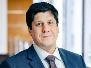 Dr. Sascha Kolaric ist Director M&A and Transaction Solutions bei der Aon Versicherungsmakler Deutschland GmbH („Aon“).