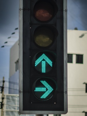 Rund 2,9 Millionen Versicherte wechselten ihren Anbieter – und sparten dabei durchschnittlich 125 Euro. Was die Wechselbereitschaft treibt und welche Anbieter profitieren (Symbolbild).