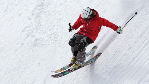 Laut GDV ist Skifahren nach Fußball die verletzungsanfälligste Sportart.