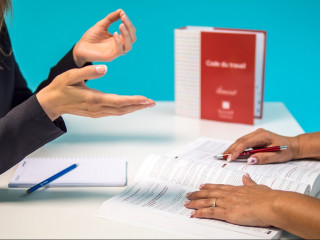 Das Bürokratieentlastungsgesetz IV, das am 1. Januar 2025 in Kraft trat, sorgt für einige Änderungen im Arbeitsrecht. Rechtsanwältin Sarah Kolß (Kanzlei Michaelis) erklärt, welche Neuerungen Arbeitgeber beachten sollten und wo weiterhin Vorsicht geboten ist.