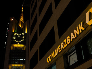 Die Commerzbank plant im Zuge einer strategischen Neuausrichtung tiefgreifende Veränderungen, um ihre Effizienz zu steigern und die Rentabilität zu erhöhen.