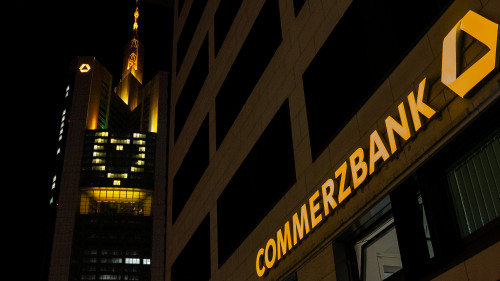 Die Commerzbank plant im Zuge einer strategischen Neuausrichtung tiefgreifende Veränderungen, um ihre Effizienz zu steigern und die Rentabilität zu erhöhen.