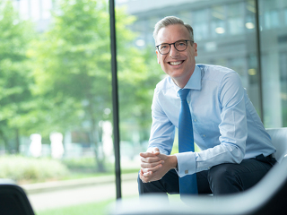 Munich Re wächst profitabel in allen Segmenten. Dr. rer. nat. Christoph Jurecka geht davon aus, das Ergebnisziel für 2024 von 5,0 Milliarden Euro zu übertreffen.