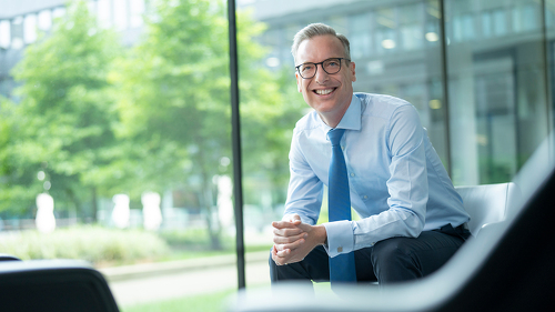 Munich Re wächst profitabel in allen Segmenten. Dr. rer. nat. Christoph Jurecka geht davon aus, das Ergebnisziel für 2024 von 5,0 Milliarden Euro zu übertreffen.