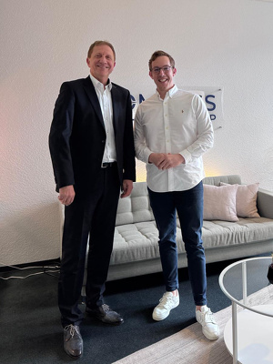 Udo Engelhardt, ab 1.2.25 neuer Vorstand Grafenberg AG und Matthias Schmidt, CEO Kompass Group Deutschland AG (v.l.n.r.)