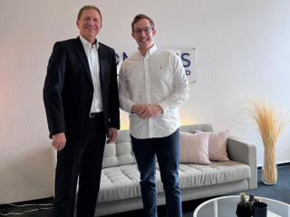 Udo Engelhardt, ab 1.2.25 neuer Vorstand Grafenberg AG und Matthias Schmidt, CEO Kompass Group Deutschland AG (v.l.n.r.)